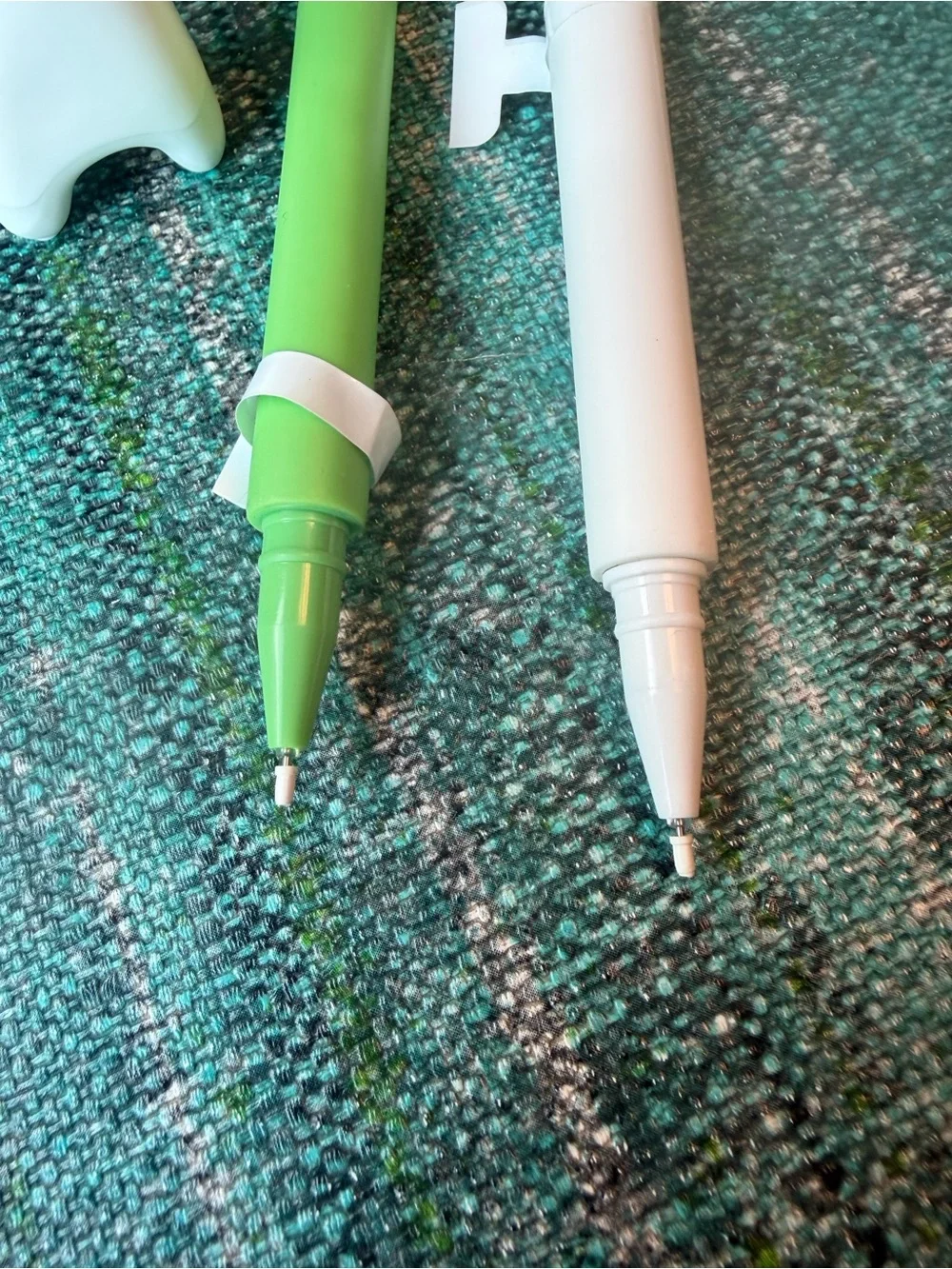 White Llama and Green Dinosaur Pens. They Stand Up. Black Ink. Fun!